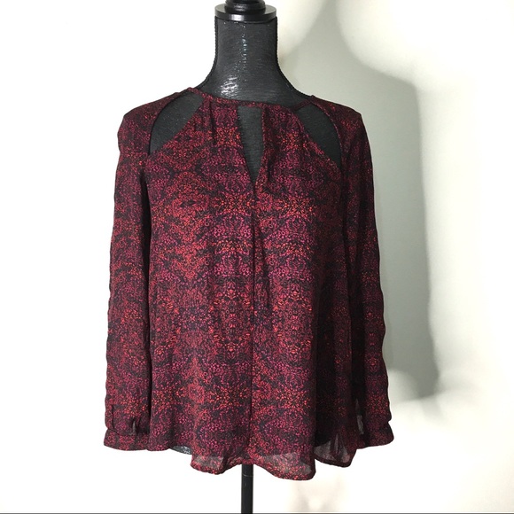 Oversized Cutout Tunic Blouse - Picture 2 of 8